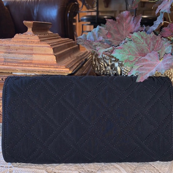 💖LOVELY‼️ Vera Bradley Clutch💖 - Picture 9 of 10